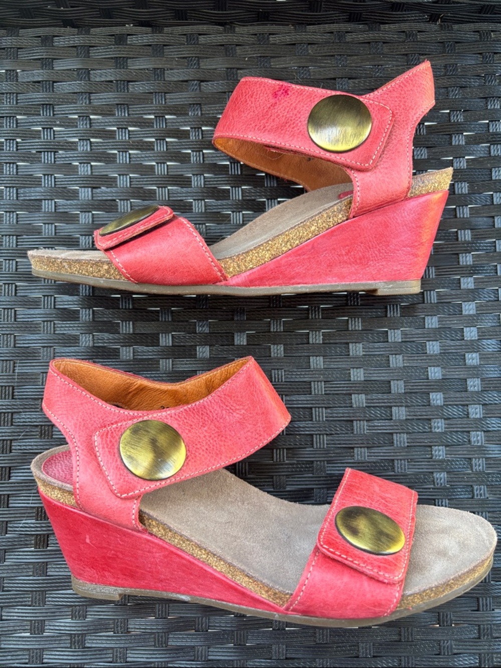Taös Carousel 2 Red Leather Wedge Sandals ~ 38